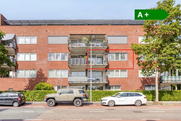 Centraal gelegen driekamerappartement op de tweede verdieping in een fijne buurt