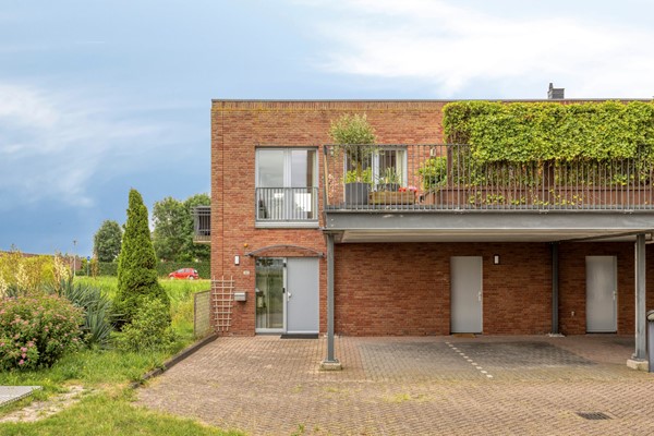 Waterfront home in a unique corner location with three outdoor terraces

