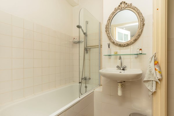 Medium property photo - Van Vlooswijkstraat 11A, 3039 TN Rotterdam