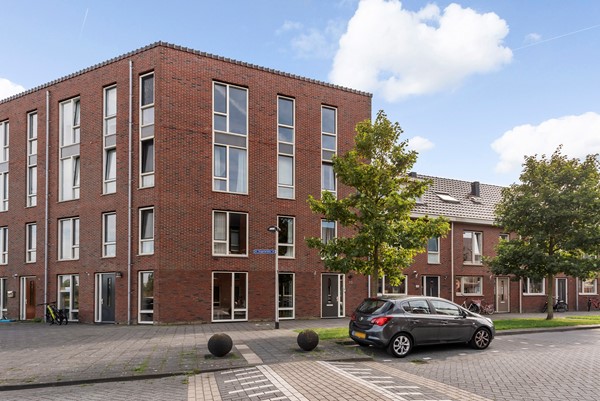 Verkocht: Ruime woning met mogelijkheid tot bijv. praktijkruimte of kantoor aan huis. 