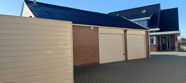 Verkocht: Vrijstaande woning met ruime schuur (dubbele garage)