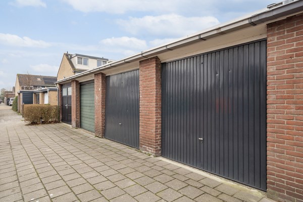 Onder bod: Dijkstraat 31A, 2371VD Roelofarendsveen