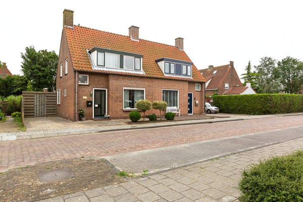 Spoorstraat 47, Roelofarendsveen
