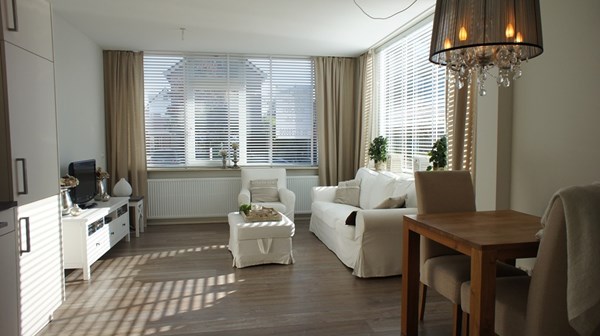Zuideinde 18, Roelofarendsveen