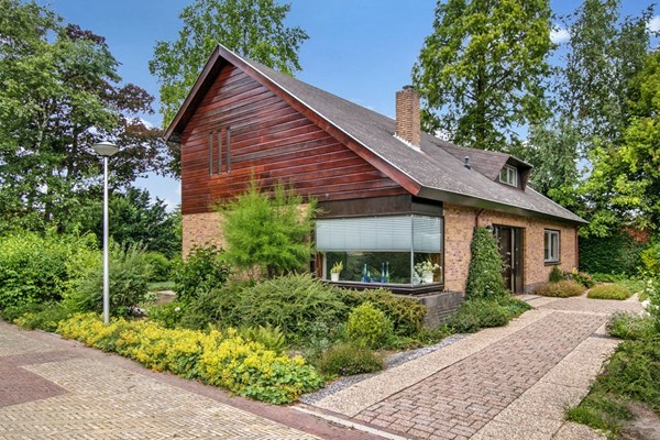 Dillenburg 9, Leerdam
