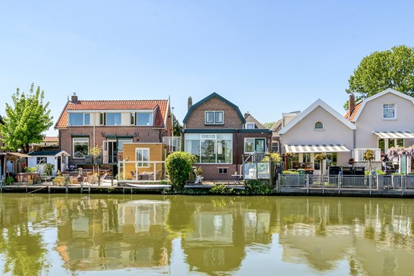 Schotdeuren 32, Arkel