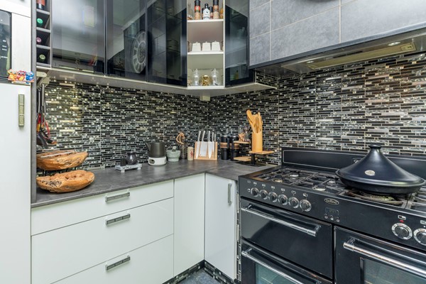 Medium property photo - Hogenbanweg 116A, 3028 GV Rotterdam