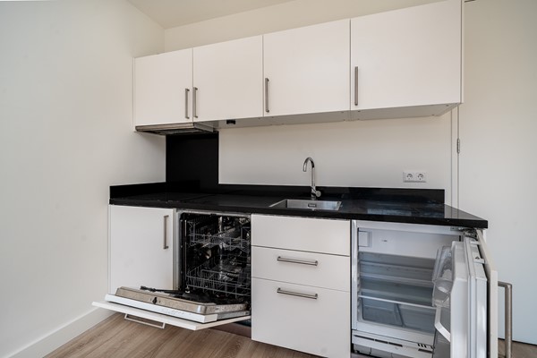 Medium property photo - Mathenesserweg 127A03, 3027 HM Rotterdam