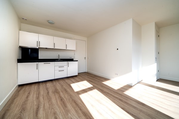 Medium property photo - Mathenesserweg 127A03, 3027 HM Rotterdam