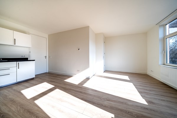 Medium property photo - Mathenesserweg 127A03, 3027 HM Rotterdam