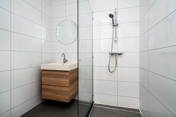 Medium property photo - Mathenesserweg 127A03, 3027 HM Rotterdam