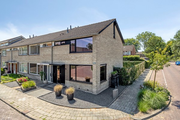 Te koop: NIEUW IN DE VERKOOP!! Prachtige, instapklare gemoderniseerde hoekwoning met veel extra's!!! 