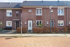 Verkocht onder voorbehoud: Super net afgewerkte middenwoning in de wijk 'Heijhorst'. 