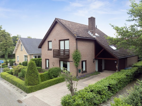 Vrijstaande woning op een ruime kavel, aan een rustig hofje! 