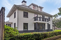 Verkocht: Royaal wonen met royale bedrijfshal, gebouwd in 2006!