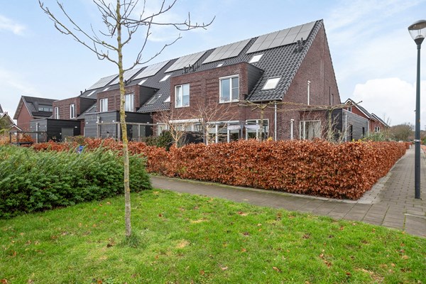 Hoek-rug-aan-rugwoning op royaal perceel! 