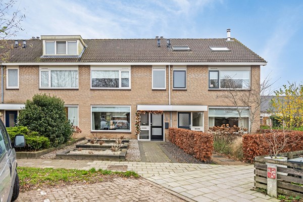 Leuke eengezinswoning met een luxe keuken en badkamer op een leuke locatie met zonnige achtertuin!