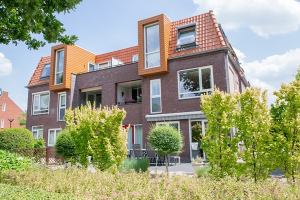 Een unieke kans! Appartement gelegen op de begane grond, in het centrum van Renswoude, instapklaar, inclusief parkeerplaats in de parkeerkelder, eigen berging en een eigen tuin! 