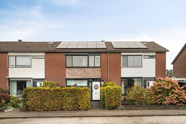 Goed onderhouden middenwoning met gave veranda! 