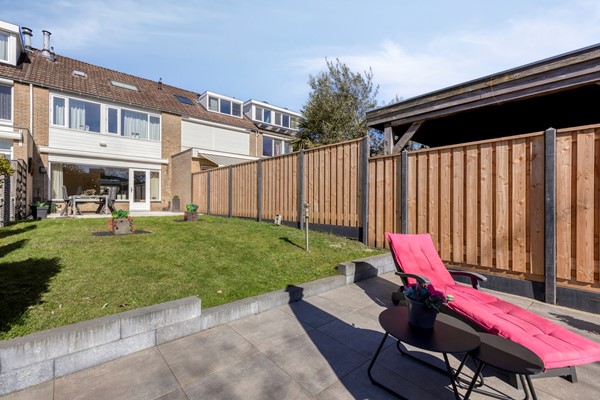 LOCATIE! Privacy en veel woonoppervlakte! 