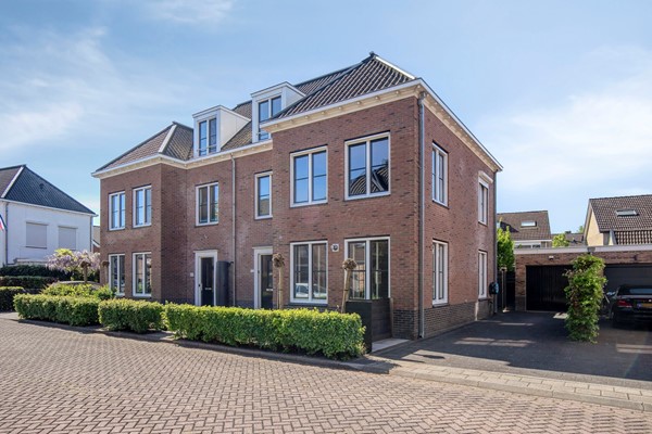 Uitgebouwd en leuk gelegen 2/1 kap woning! 