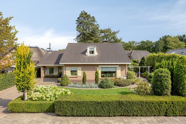 Gelijksvloers wonen en zeer goed onderhouden! 