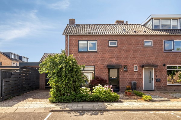 Uitgebouwde 2/1 kap woning op een fijne locatie!