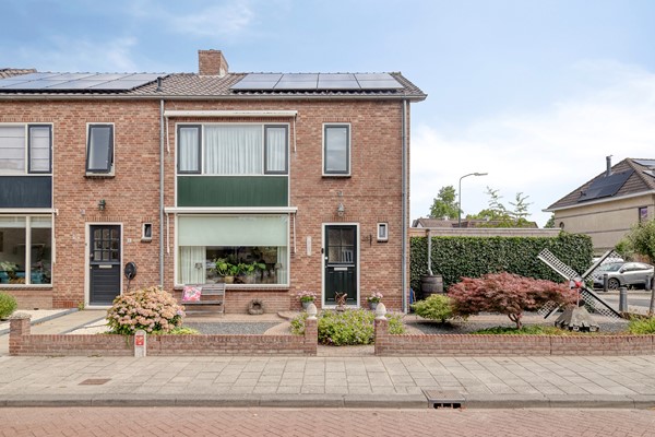 Goed onderhouden hoekwoning met garage!