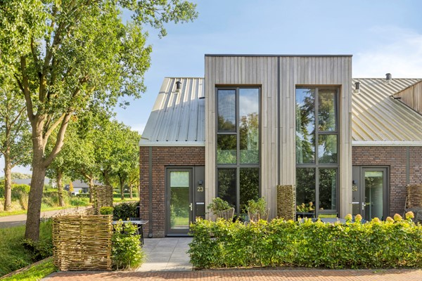 Leuk gelegen en goed onderhouden hoekwoning! 