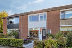 Te koop: Centraal wonen met vier slaapkamers!