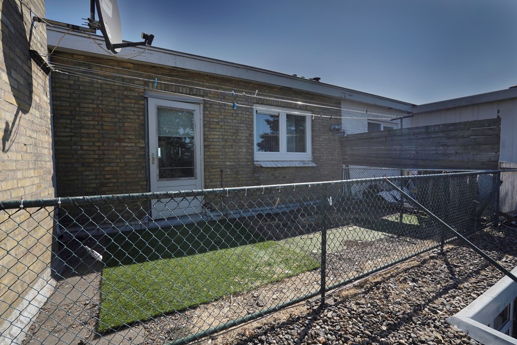 DSC02321-Edit.jpg DSC02321-Edit.jpg