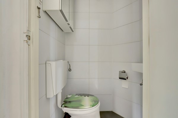 Medium property photo - Hoenderloostraat 13, 2573 RJ Den Haag