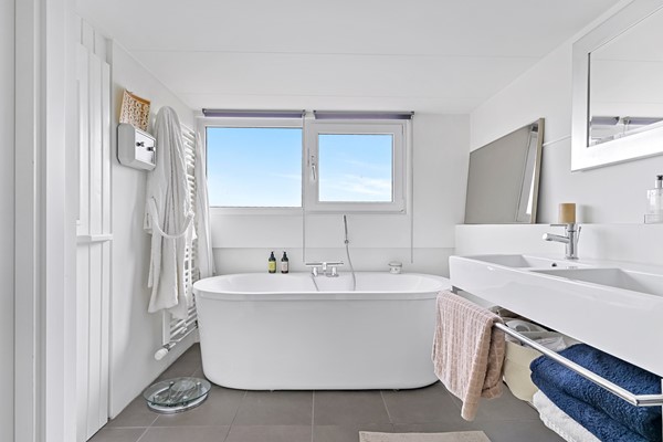 Medium property photo - Zwolsestraat 219, 2587 VC Den Haag