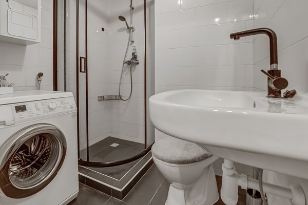 Medium property photo - Veenendaalkade 535, 2547 AN Den Haag