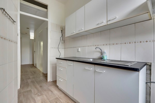 Medium property photo - Hoenderloostraat 13, 2573 RJ Den Haag