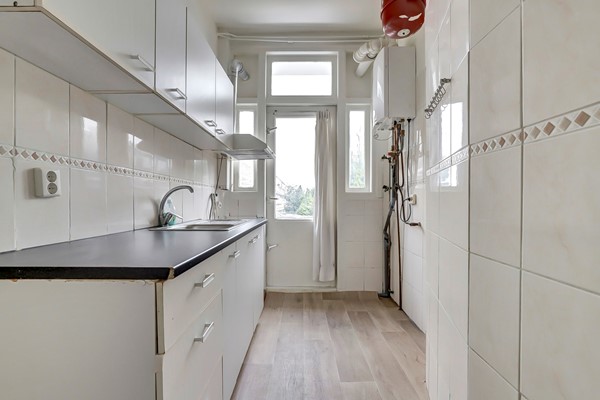Medium property photo - Hoenderloostraat 13, 2573 RJ Den Haag