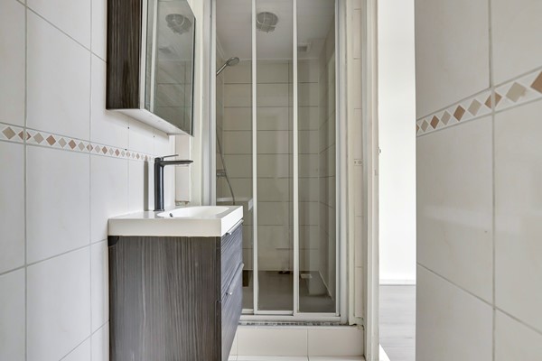 Medium property photo - Hoenderloostraat 13, 2573 RJ Den Haag