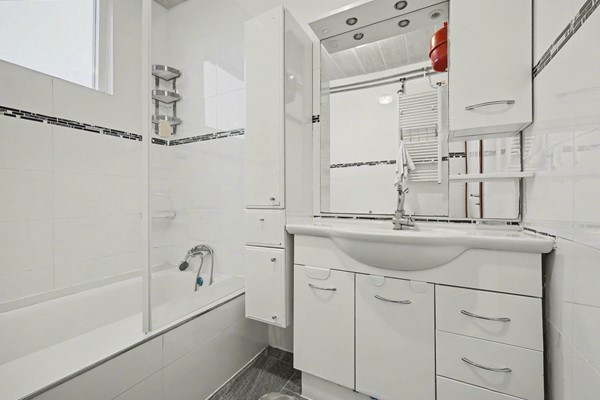 Medium property photo - Newtonstraat 385, 2562 KL Den Haag