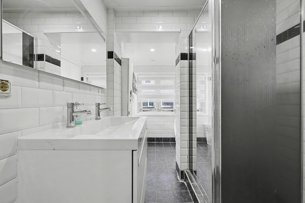 Medium property photo - Van Vlotenstraat 16, 2523 JC Den Haag