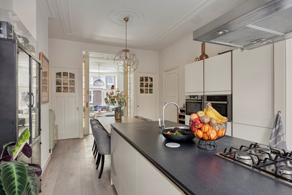 Medium property photo - Pijnboomstraat 9, 2565 ZH Den Haag