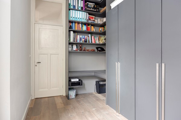 Medium property photo - Pijnboomstraat 9, 2565 ZH Den Haag