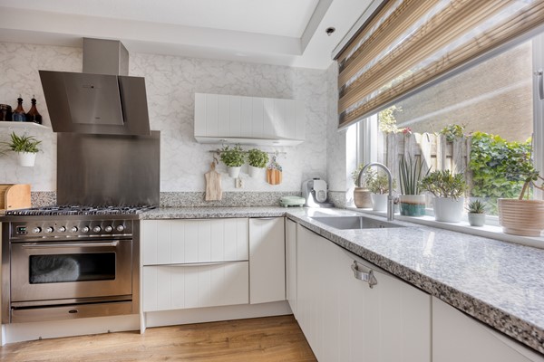 Medium property photo - Dr. L.J. Rogierstraat 98, 2552 LB Den Haag