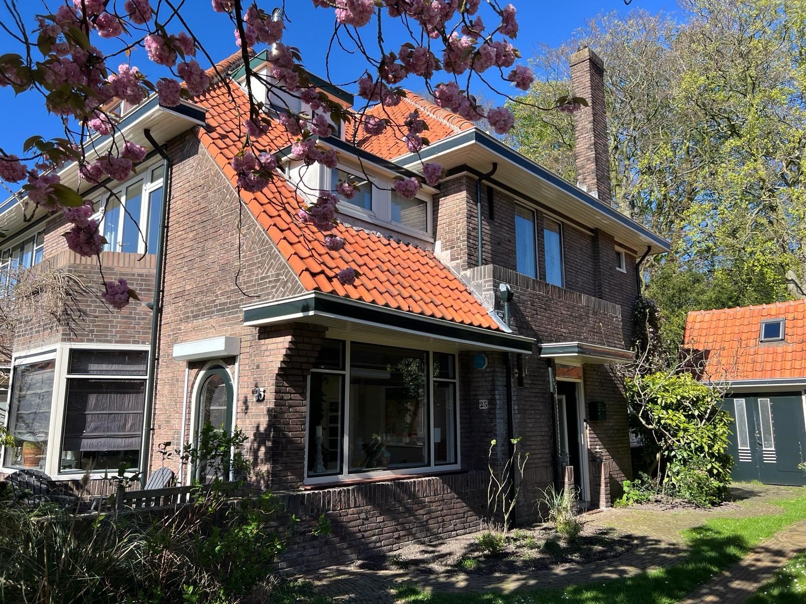 Bekijk foto 1/27 van house in Voorburg