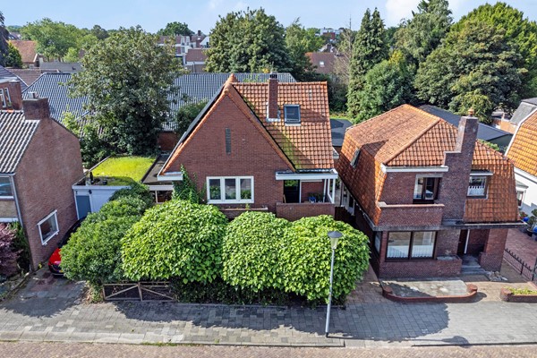 Verkocht onder voorbehoud: Royaal Herenhuis met glas-in-lood ramen !