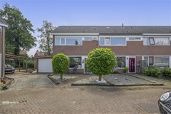 Onder bod: Ruimte Hoekwoning met aangebouwde Garage, 4 slaapkamers en extra groot perceel !