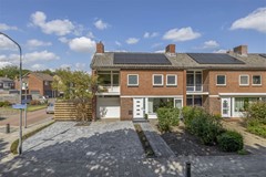Te koop: Gerenoveerde, luxe en energiezuinige Hoekwoning (label A++) met eigen oprit en maar liefst 4 slaapkamers !