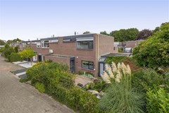 Te koop: Aantrekkelijke en sfeervolle woning met veel woonruimte en op korte termijn te aanvaarden !