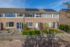 Te koop: Zeer goed onderhouden, modern en instapklaar biedt deze woning erg veel woongenot en met het energielabel A nog eens lage maandlasten !