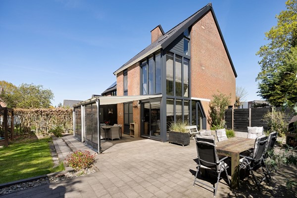 Te koop: Goed onderhouden en gemoderniseerde woning met maar liefst 5 slaapkamers !