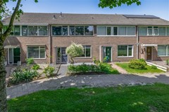 Te koop: Vrij uitzicht, energielabel A, een royale overkapping én een stenen garage – deze verzorgde gezinswoning heeft het allemaal!